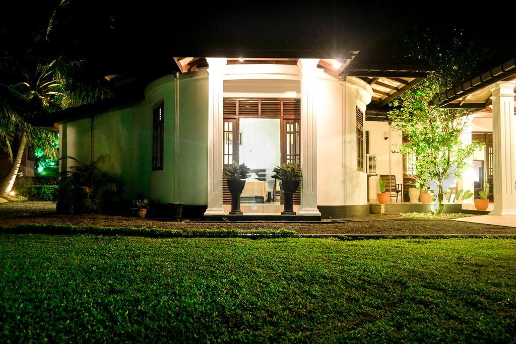 Camellia Dwelling Bed & Breakfast Hikkaduwa Luaran gambar