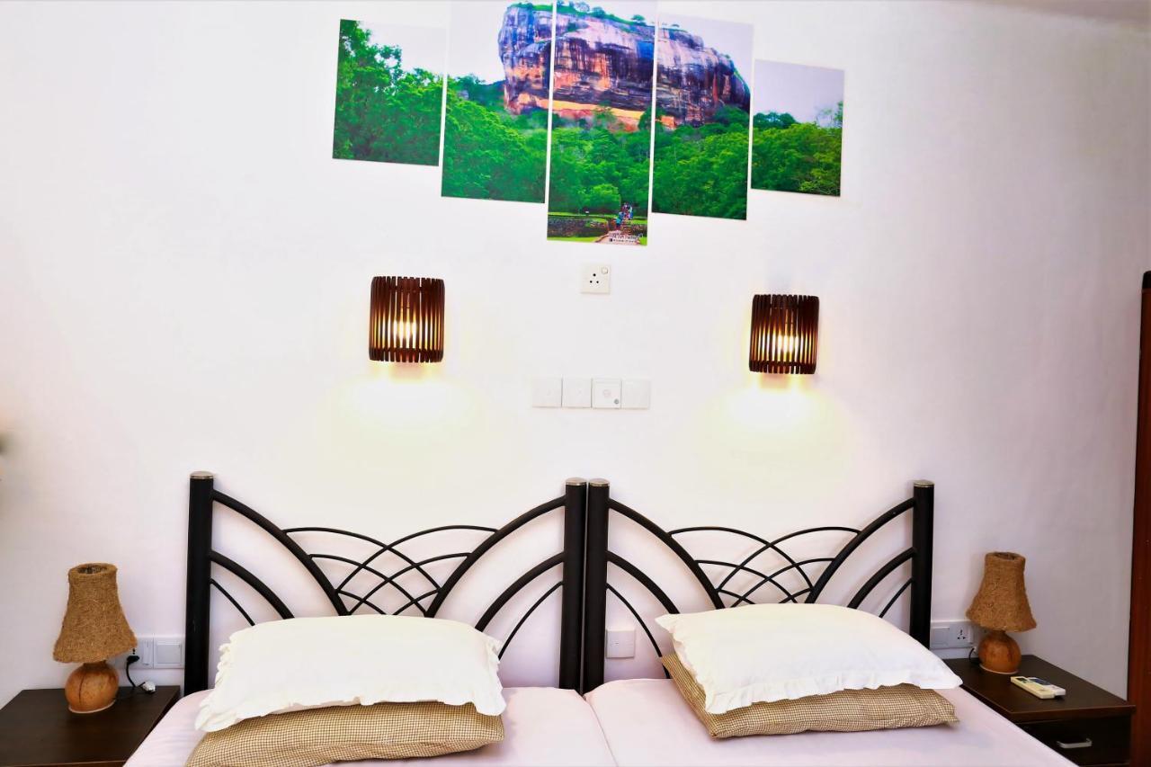 Camellia Dwelling Bed & Breakfast Hikkaduwa Luaran gambar